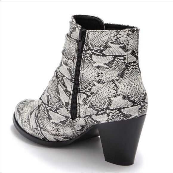 Snakeskin White Black Silver Buckled Straps Heel Boot by Matisse NEW - Picture 2 of 4